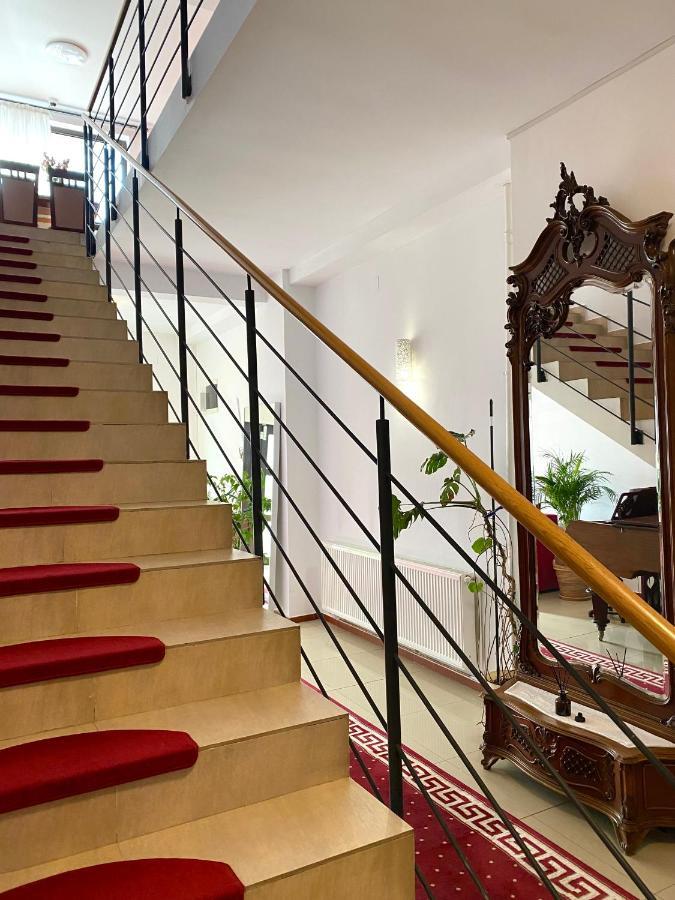 Отель Casa Pino Брашов Экстерьер фото