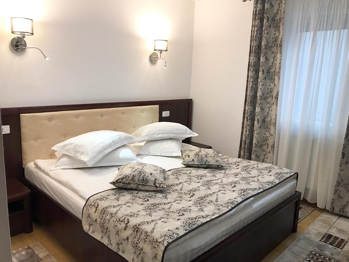 Отель Casa Pino Брашов Экстерьер фото
